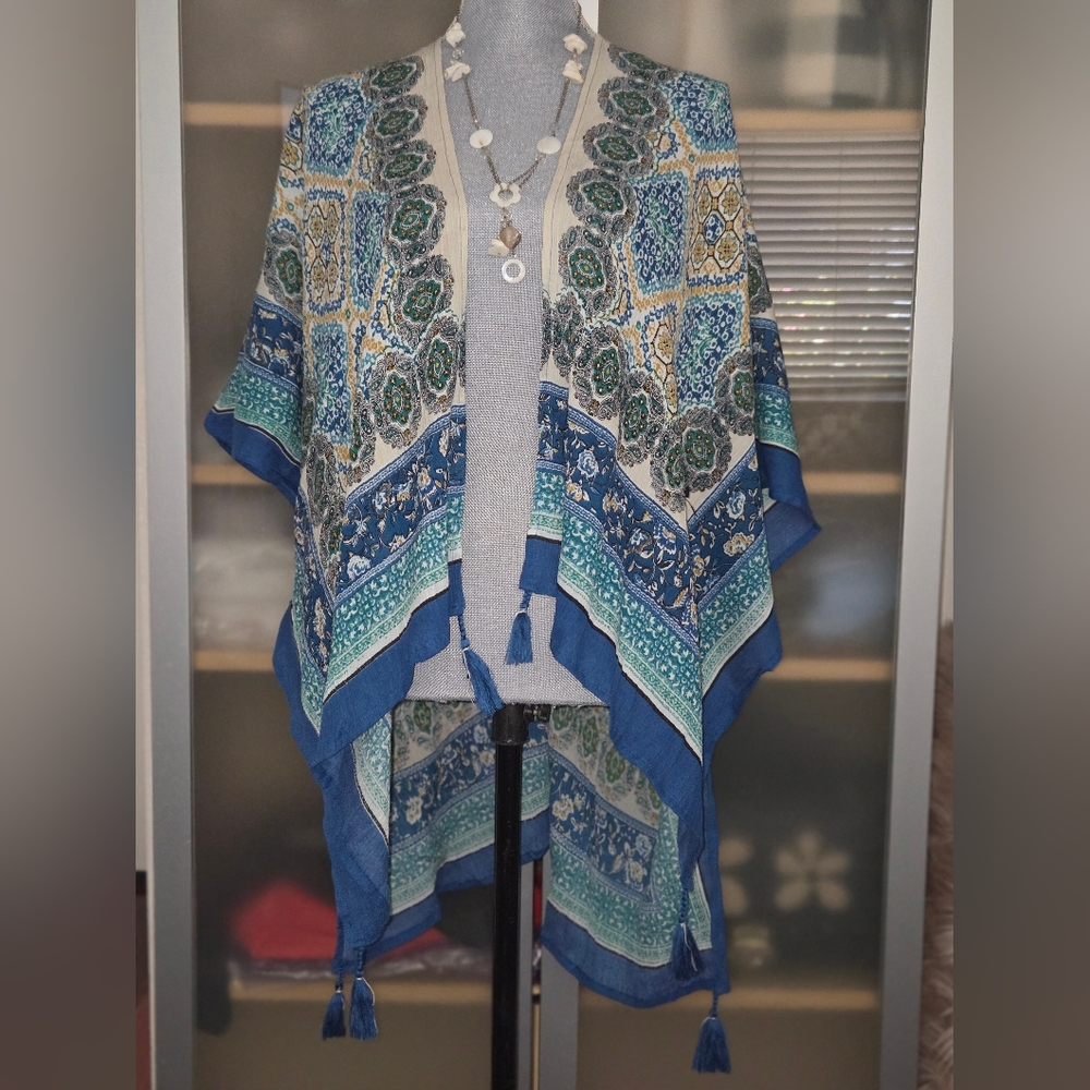 Vince Camuto Blue and Green Patterned Kimono
